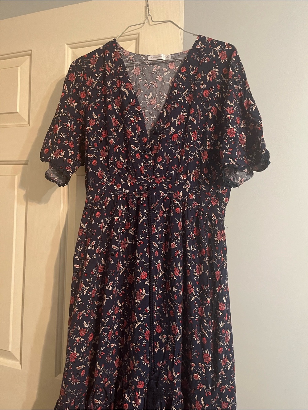 R. Vivimos Floral V-Neck Midi Dress in Navy with Red Print Size 12/14